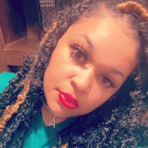 Meet your Posher, Alyssa